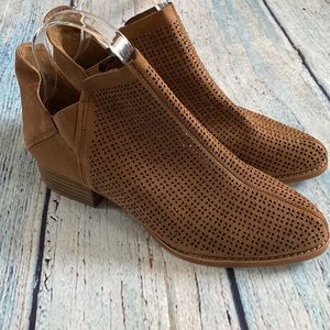 VINCE CAMUTO Lasercut Perforated Suede Ankle Bootie Brown 8M Women's Block Heel